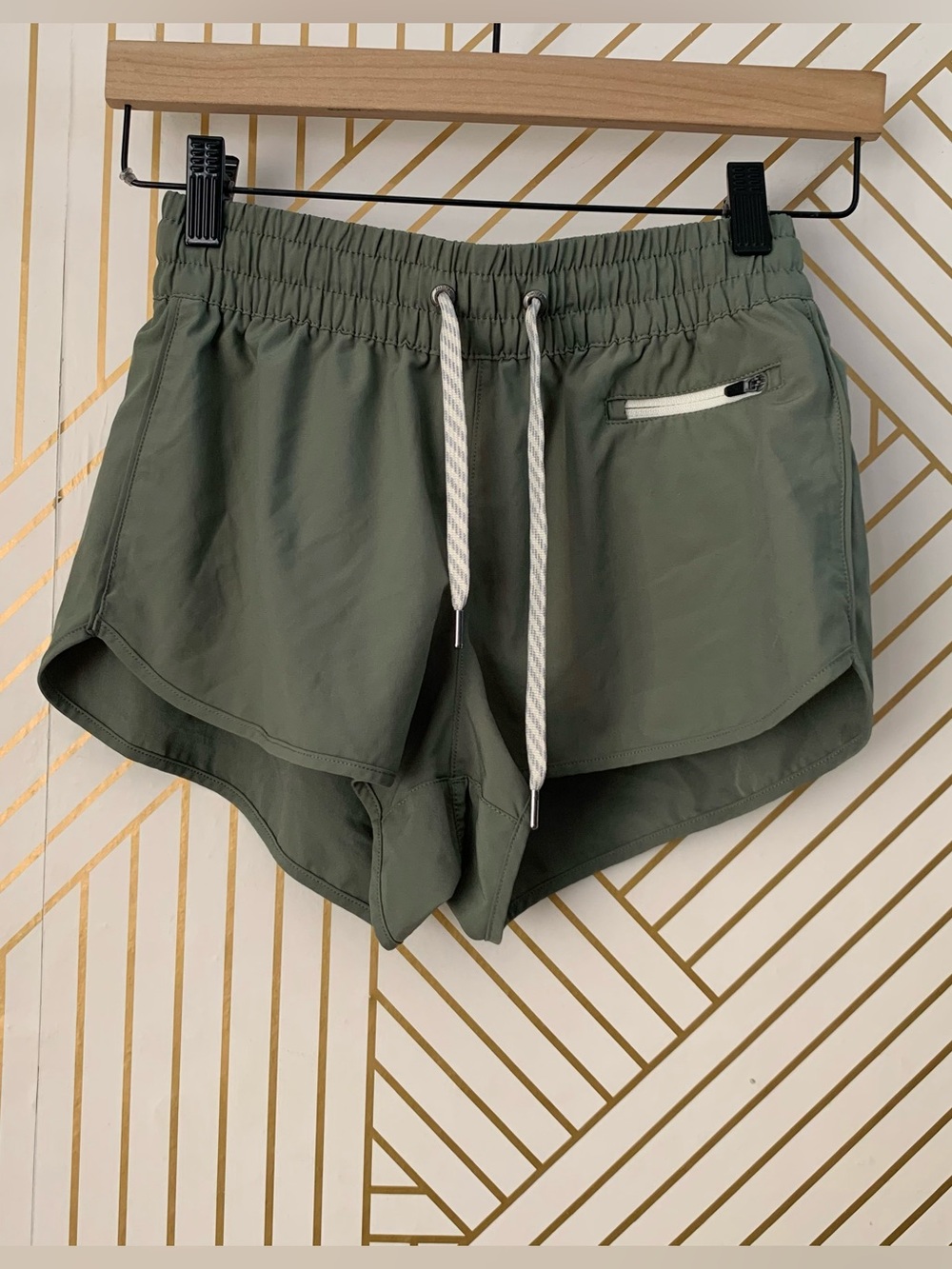 Vuori Clementine Shorts Athletic Running Shorts lined 2” inseam sage green XS